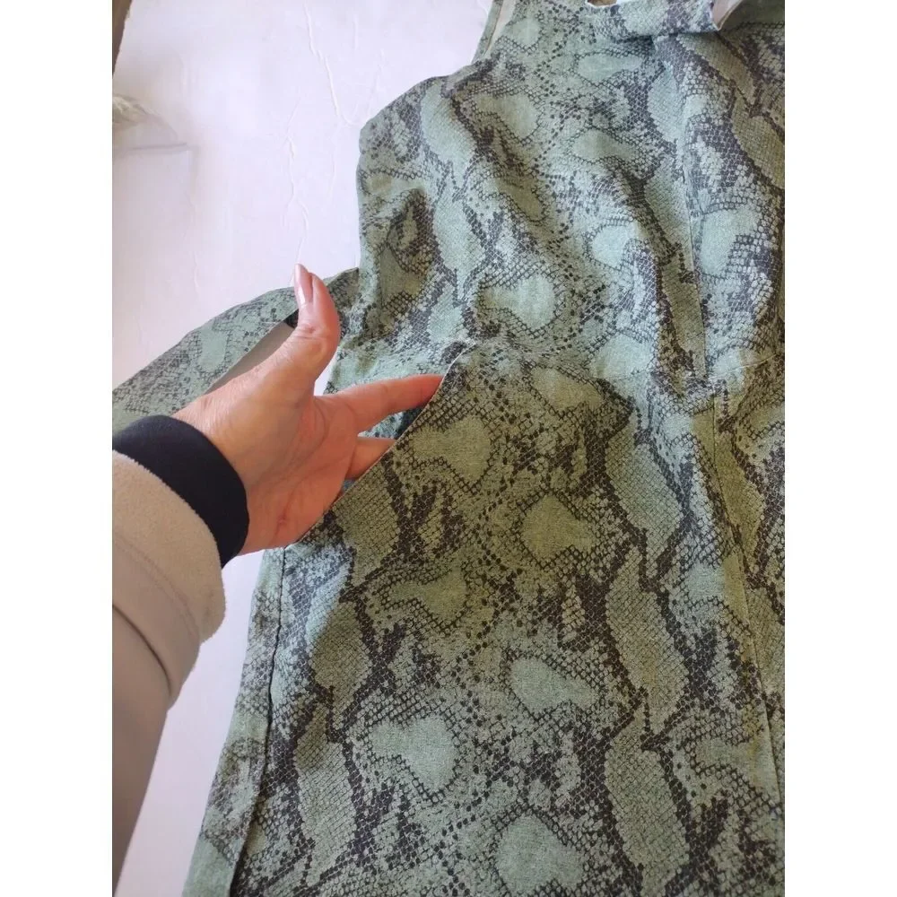 Blank NYC Jumpsuit Womans M Green Linen‎ Snake Skin One Piece Animal Print New